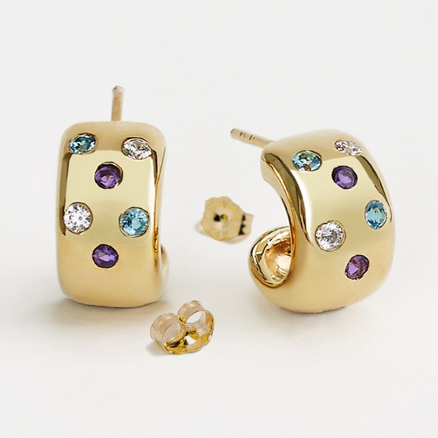 [Open on Museum] Freckle Gems Hoops ต่างหูห่วงแบบมีแป้น ประดับด้วยพลอย 3 สี 3 ชนิด