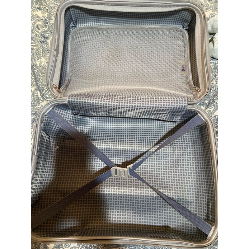 กระเป๋าเดินทาง มือสอง 18 นิ้ว แบรนด์ Cagioni ใช้งานได้ปกติ แข็งแรงทนทาน อาจจะมีริ้วรอยเปื้อนบ้าง เอา