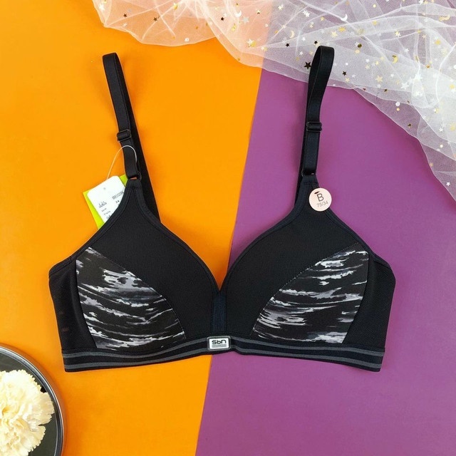 SABINA Sport bra เสื้อชั้นใน INVISIBLE WIRE (ไม่มีโครง) รุ่น SBN SPORT รหัส SBB1020 สีดำ