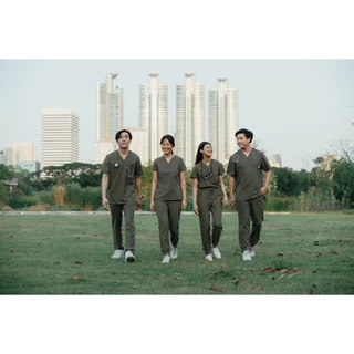 REKA SCRUBS - เสื้อคอวี สี Heartwood - MOTIF (ชุดสครับแพทย์ พยาบาล พร้อมปักชื่อ)