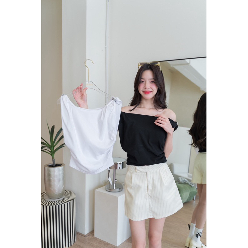 เสื้อแต่งห่วงสีเงิน ปาดไหล่ป้าย🏷JARINYA สวยมาก