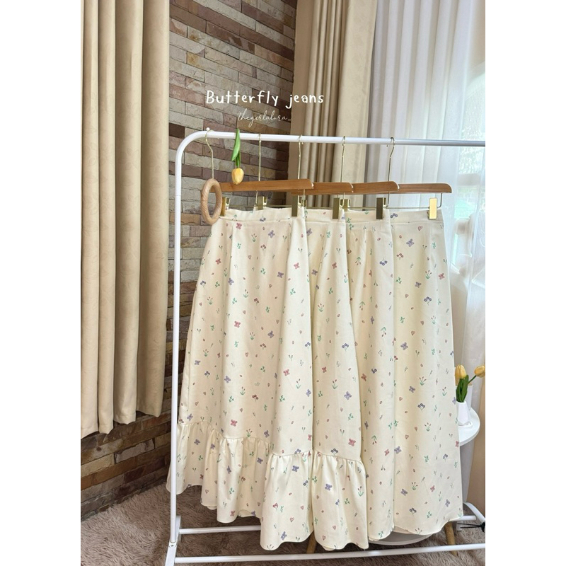 Butterfly jeans |กระโปรงผ้ายีนส์ลายผีเสื้อและดอกไม้ใช้คำว่าน่ารักได้เปลืองมากกกก