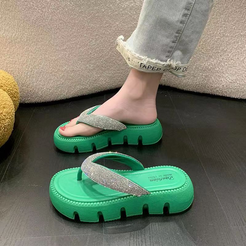 Swayy แบบใหม่ รองเท้าแตะแฟชั่นหูหนีบ พื้นนิ่ม ทรงสวย ใส่สบาย ตัวสายมี กลิตเตอร์ให้ สวยจึ้งใจมาก สนใจกดสั่งซื้อเลย