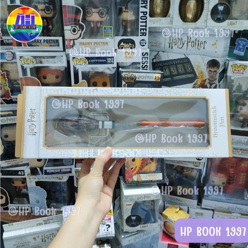 แฮร์รี่พอตเตอร์ ปากกา ไม้กวาด [แท้มือหนึ่ง] : Harry Potter Broomstick Pen - Nimbus2000/Nimbus 2001/F