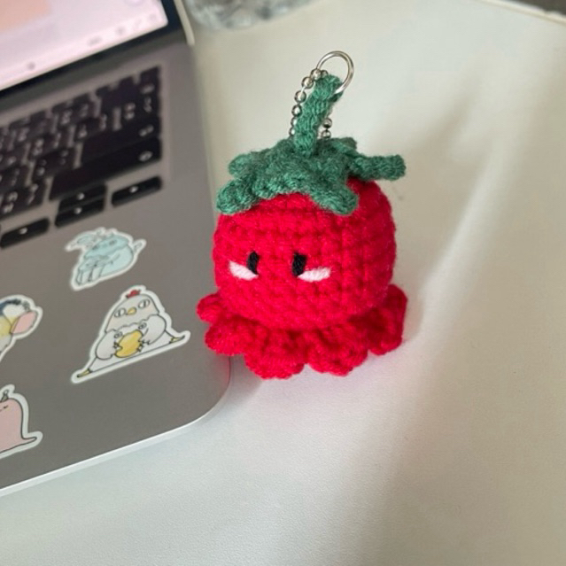 fav.jellyfish | mini tomato octopus 🍅🐙✨ พวงกุญแจไหมพรมน้องหมึกเขือเทศ