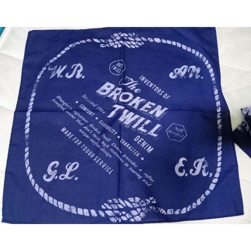 ผ้าเช็ดหน้าลายThe broken twill (Navy blue)