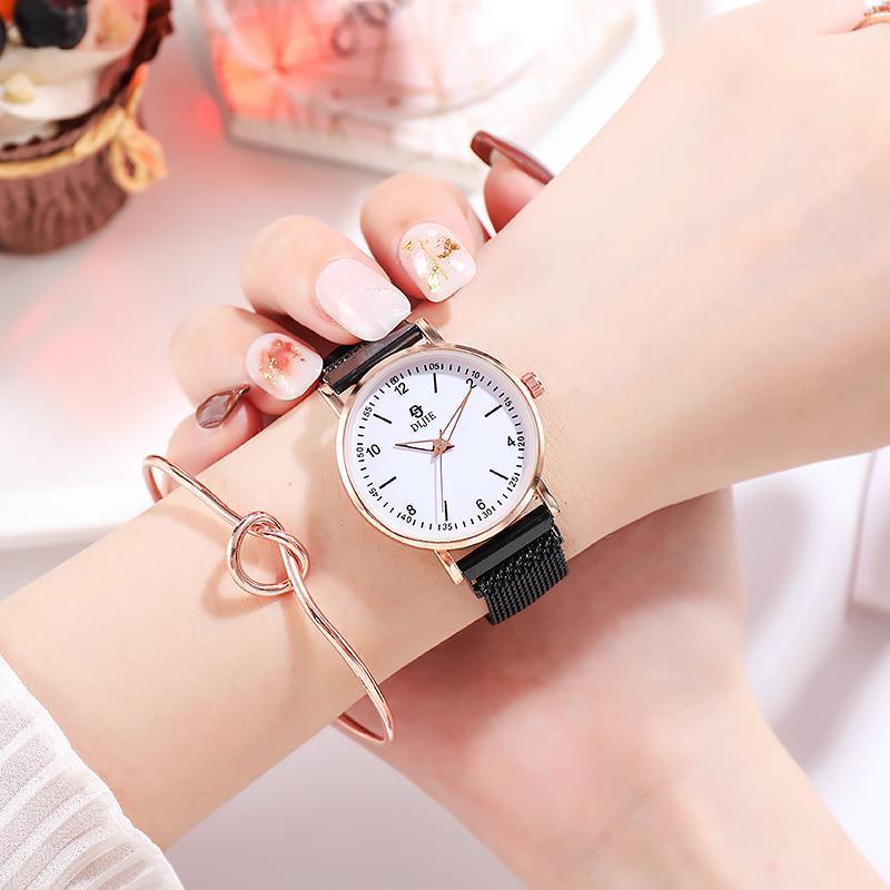 [จัดส่งในกทม] ใหม่ แฟชั่นเกาหลี กุหลาบทอง กลม นาฬิกาคู่ ข้อมือผู้หญิง สายนาฬิกาโลหะ เรียบง่าย เครื่องประดับแฟชั่น Unisex
