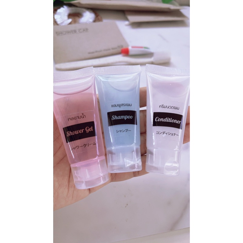 ชุดเซ็ตอาบน้ำสำหรับโรงแรม สบู่เหลวและแชมพูขนาด 20 มล. จำนวนอย่างละ 50 ขวด ราคาชุดละ 7 บาท