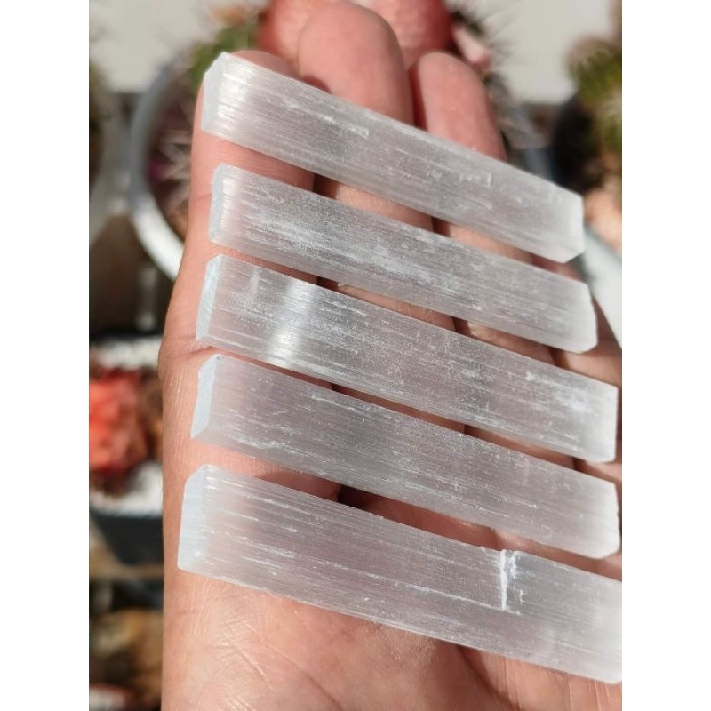 ✨ เซเรไนต์ เเท่งเหลี่ยม ( Size M ) ( Selenite ) ขนาดจิ๋วๆ เหลือบเเสงสวยๆวิ้งๆ ขนาดเล็กกระทัดรัด ( ราคาต่อชิ้น ) ราคา ถูกที่สุด ดีลบีเคเค แกลเลอรีภาพที่ 6