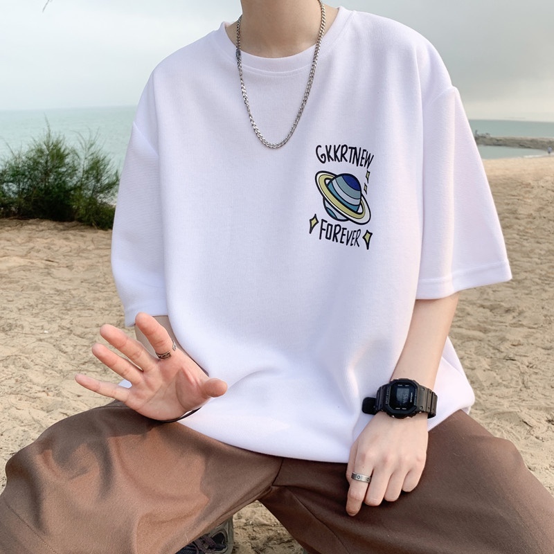 You-T [ส่งจากไทย]เสื้อยืดลำลอง แขนสั้น พิมพ์ลาย สไตล์เกาหลี ขนาดใหญ่ ทรงหลวม สำหรับผู้ชาย"GKKRTNEW"