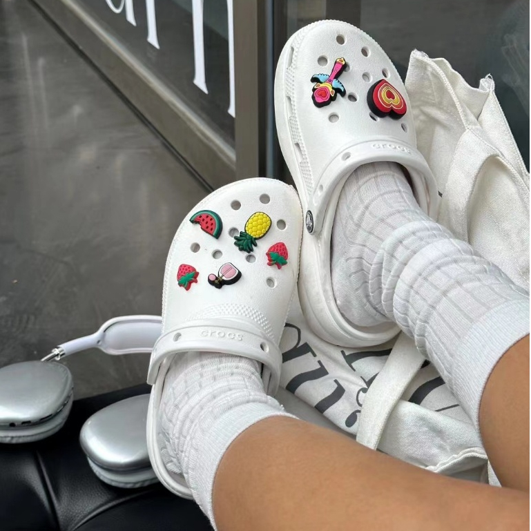 OUTLETS 🇺🇸 นำเข้าจากอเมริกา CROCS สีขาว แท Classic Platform Clog  206750