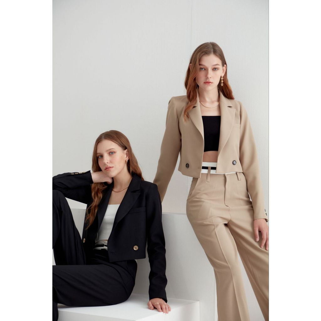 EMILY WOOL SPANDEX BLAZER เสื้อเบลเซอร์ตัวสั้นผ้าวูลสแปนเด็กซ์ (เนื้อนุ่ม ไม่คัน)