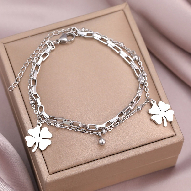 ใบโคลเวอร์ (Clover) ใบไม้แห่งความโชคดี สร้อยข้อมือใบโคลเวอร์ 4 แฉก