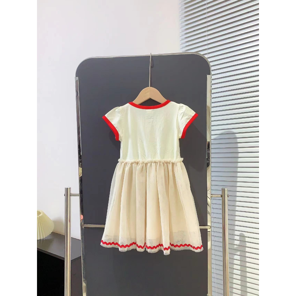 พร้อมส่ง ชุดเดรสมิกกี้ งานสวยๆเลยจ้า ตัวเสื้อผ้าไหมนม นิ่มใส่สบาย กระโปรงผ้าตาข่าย 3 ชั้น แต่งขอบ - รูปที่ 2