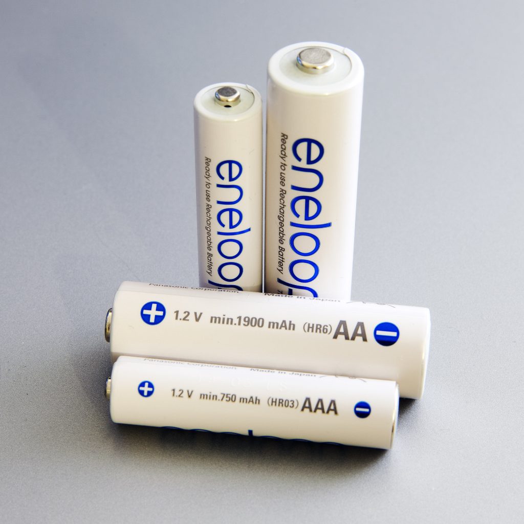 แท้ 100% ประกันศูนย์ Pack 4 ก้อน Panasonic eneloop Pro AAA 950 mah, AA 2550mAh AAA 2000 mah ถ่านชาร์จ