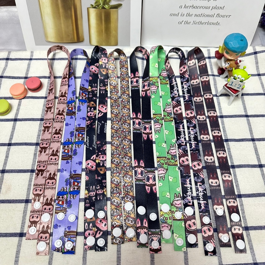 🌟สายคล้องแมสเด็ก ลายลาบูบู้🌟พกพาสะดวก ป้องกันเด็กทำแมสหาย สินค้ามีของพร้อมส่ง ไม่ต้องรอค่ะสินค้า