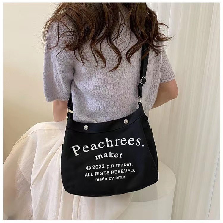 กระเป๋าสะพายข้างผ้าแคนวาสใส่ของได้เยอะมี 3 สีให้เลือก bag800