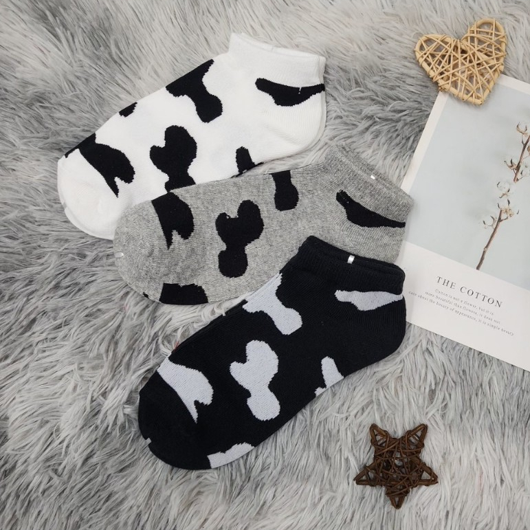 ถุงเท้าข้อสั้น ลายวัว ขาวดำเทา ลายสุดน่ารัก ถุงเท้าแฟชั่นสุดฮิต เนื้อผ้านุ่ม