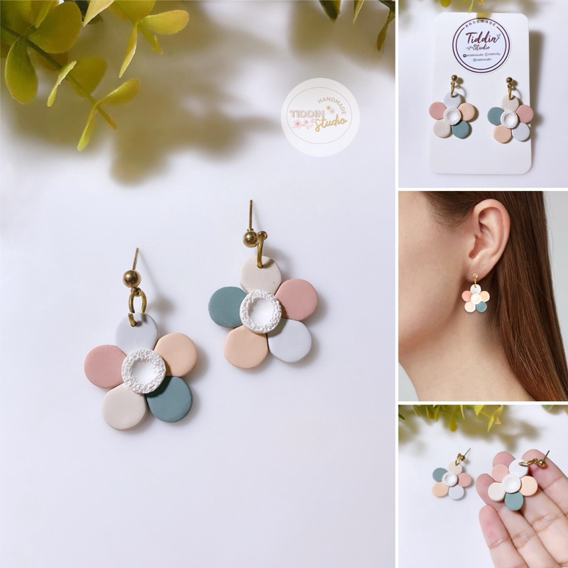 ต่างหูแฮนด์เมด Pastel Floral Size 2.5 Cm. น้ำหนักเบา โดนน้ำได้ สำหรับคนแพ้ง่ายใส่ได้