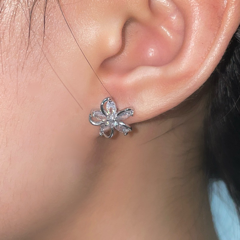 ต่างหูดอกไม้ประดับเพชร (พร้อมส่ง)