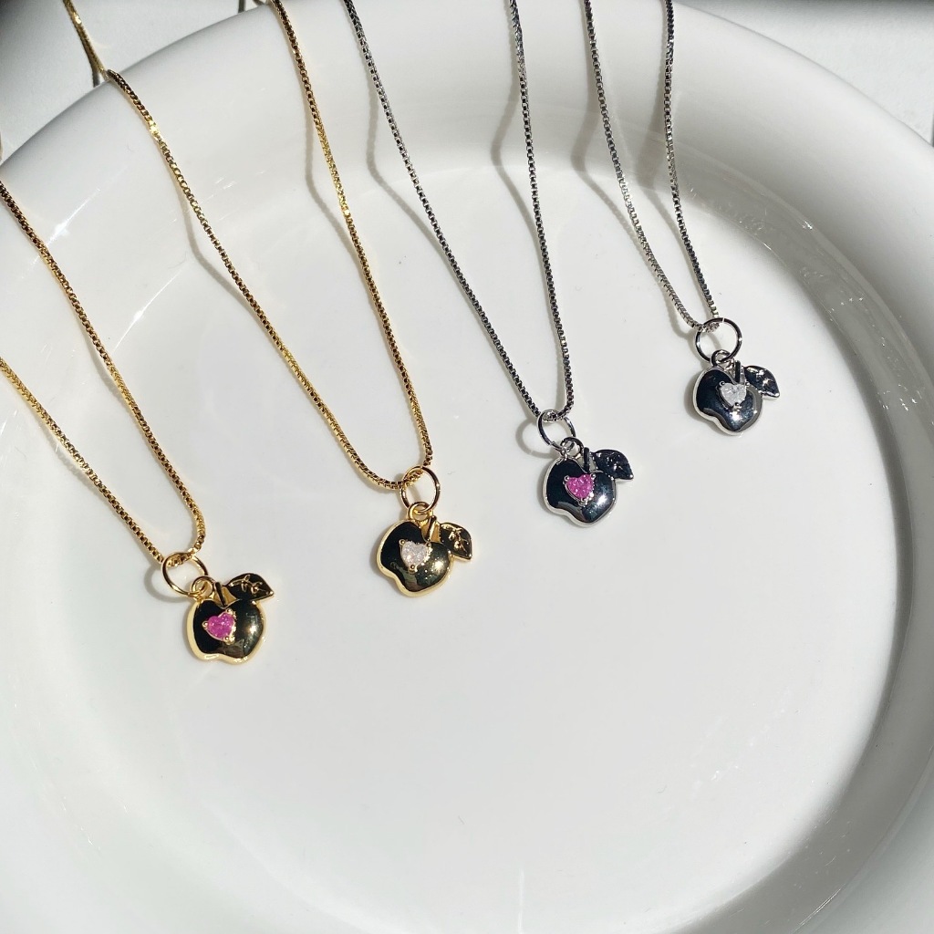 Petite Apple Necklace สร้อยคอห้อยชาร์มแอปเปิ้ล