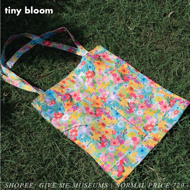 tote bag กระเป๋าผ้าลาย tiny bloom จากร้าน give.me.museums