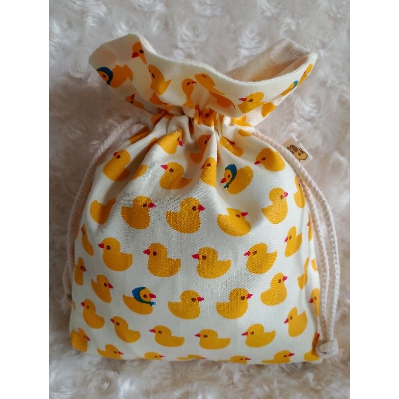 พร้อมส่ง!!!ถุงผ้าหูรูด กระเป๋าผ้าคอตตอนมีซับในสีชมพูลายการ์ตูน ใส่โทรศัพท์ได้