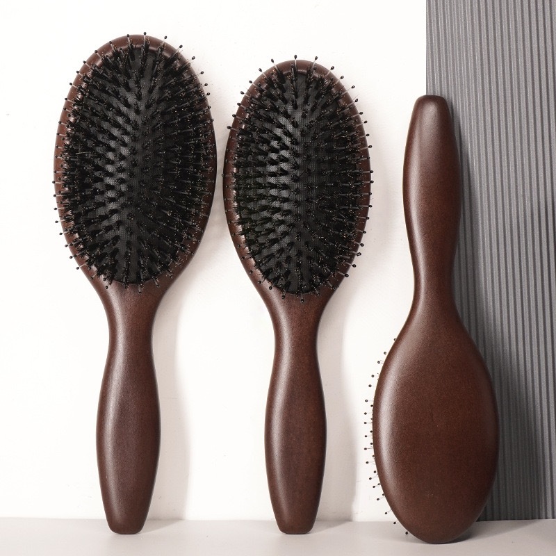 หวีหมูขนป่า หวีขนหมูป่าแท้ Air Cushion Comb หวีขนหมูป่าของแท้ หวีช่วยให้ผมเงางาม ช่วย นวดศีรษะ ด้ามไม้แข็งแรง A8031