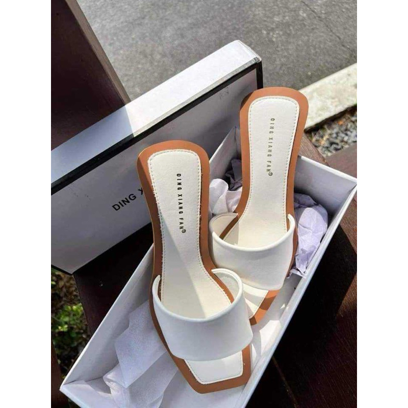 รองเท้าส้นลูกแก้ว สูง 1.5 นิ้ว