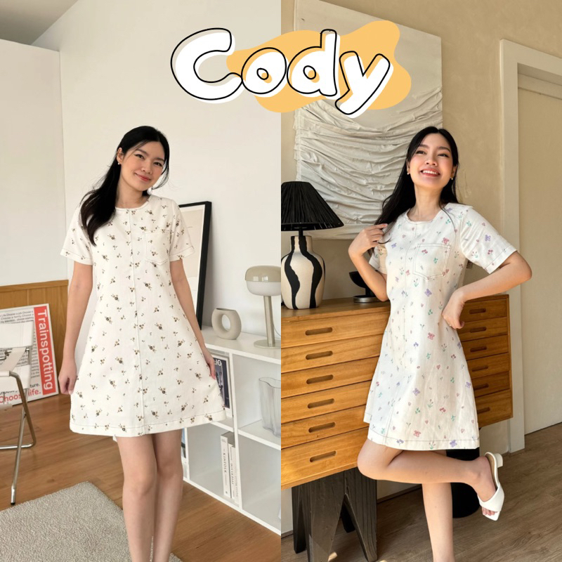 93FAVORS l “CODY” เดรสแขนสั้น ผ้าเดนิมพิมพ์ลาย ซับในและกระเป๋าหน้า