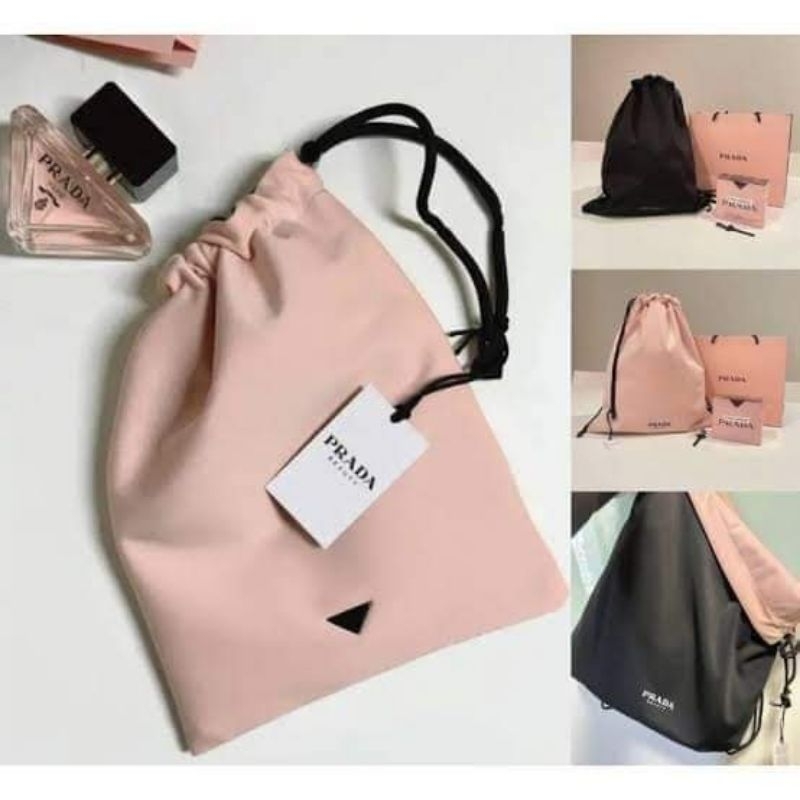 กระเป๋า Prada Paradoxe Bag ของแจกน้ำหอม