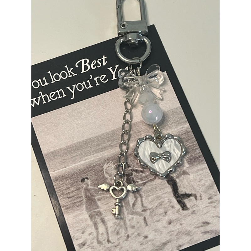 Ribbon White Heart Keychain - พวงกุญแจห้อยโทรศัพท์