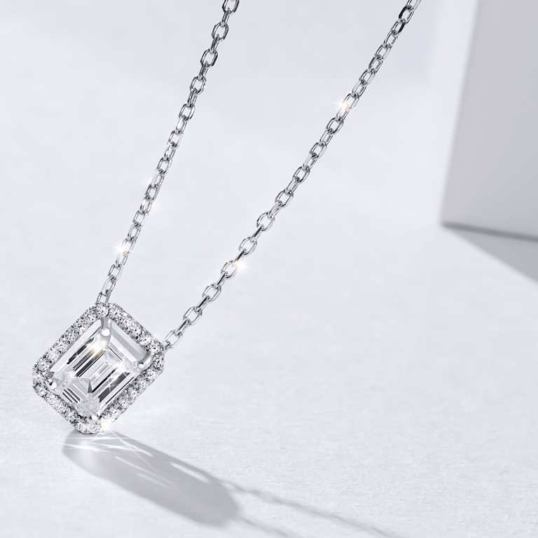 [ส่งด่วนฟรี]SWAN - Emerald Halo Necklace สร้อยคอโซ่เงินแท้ พร้อมจี้ฝังเพชร Cubic Zirconia
