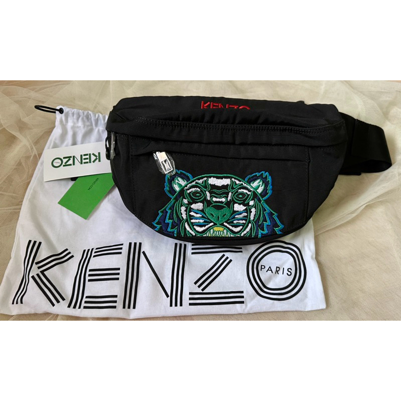 ของใหม่ค่ะ KENZO Paris กระเป๋าคาดอก ของแท้ค่ะ ขนาด 30 x 17 ซม. สายคาดปรับได้ค่า