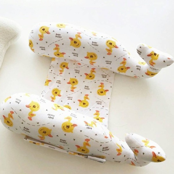 หมอนเด็ก หมอนจัดท่านอน ลาย เป็ดน้อย สีเหลือง สุดน่ารัก ราคาถูก พร้อมส่ง [1 ใบ] - Baby Sabai