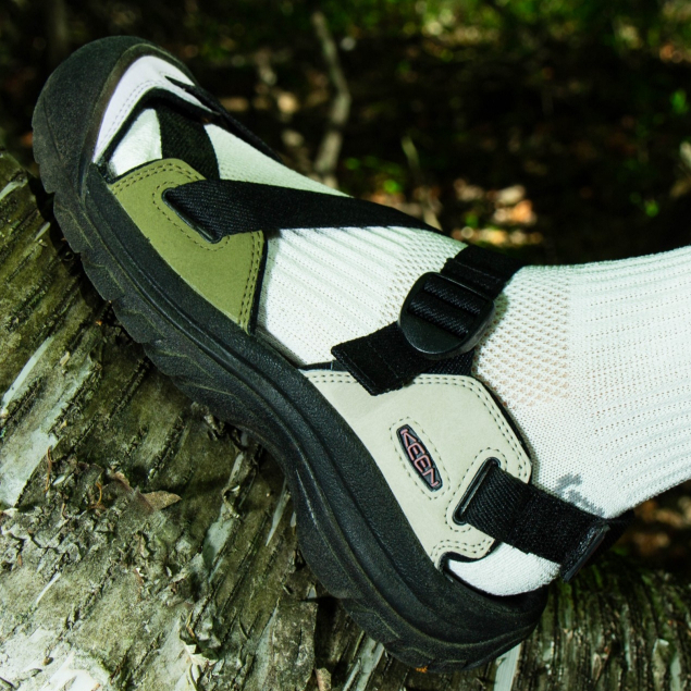 Keen รองเท้าผู้หญิง รุ่น Women's Zerraport II Sandal x More Trees -Silver Lining/Black