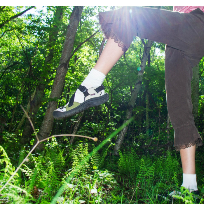 Keen รองเท้าผู้หญิง รุ่น Women's Zerraport II Sandal x More Trees -Silver Lining/Black