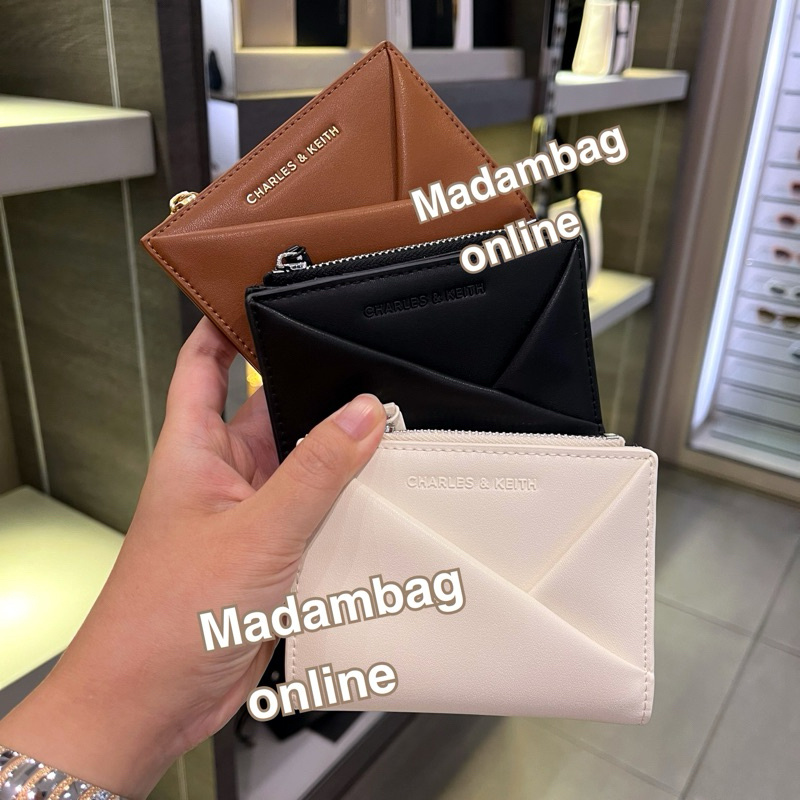 CHARLES & KEITH Midori Geometric Top Zip Wallet กระเป๋าสตางค์ใบสั้น