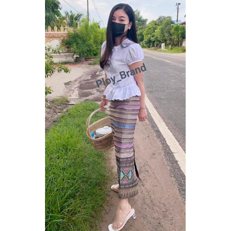 ลูกไม้ภีรนีย์ลายดอกไม้