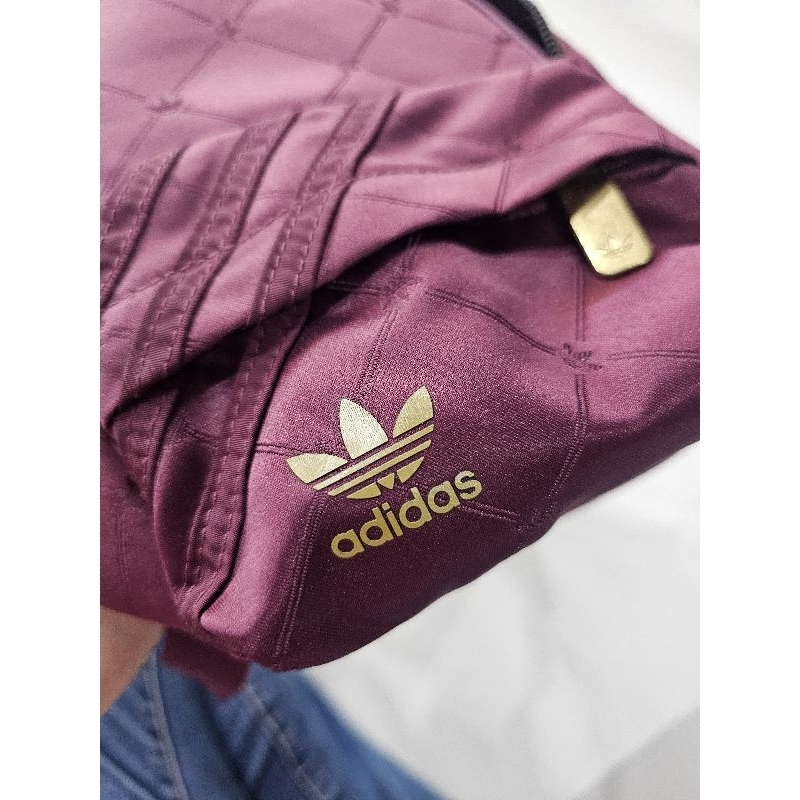 กระเป๋าสะพายหลัง adidas แท้ (สินค้ามือสอง สภาพใหม่ 99%)