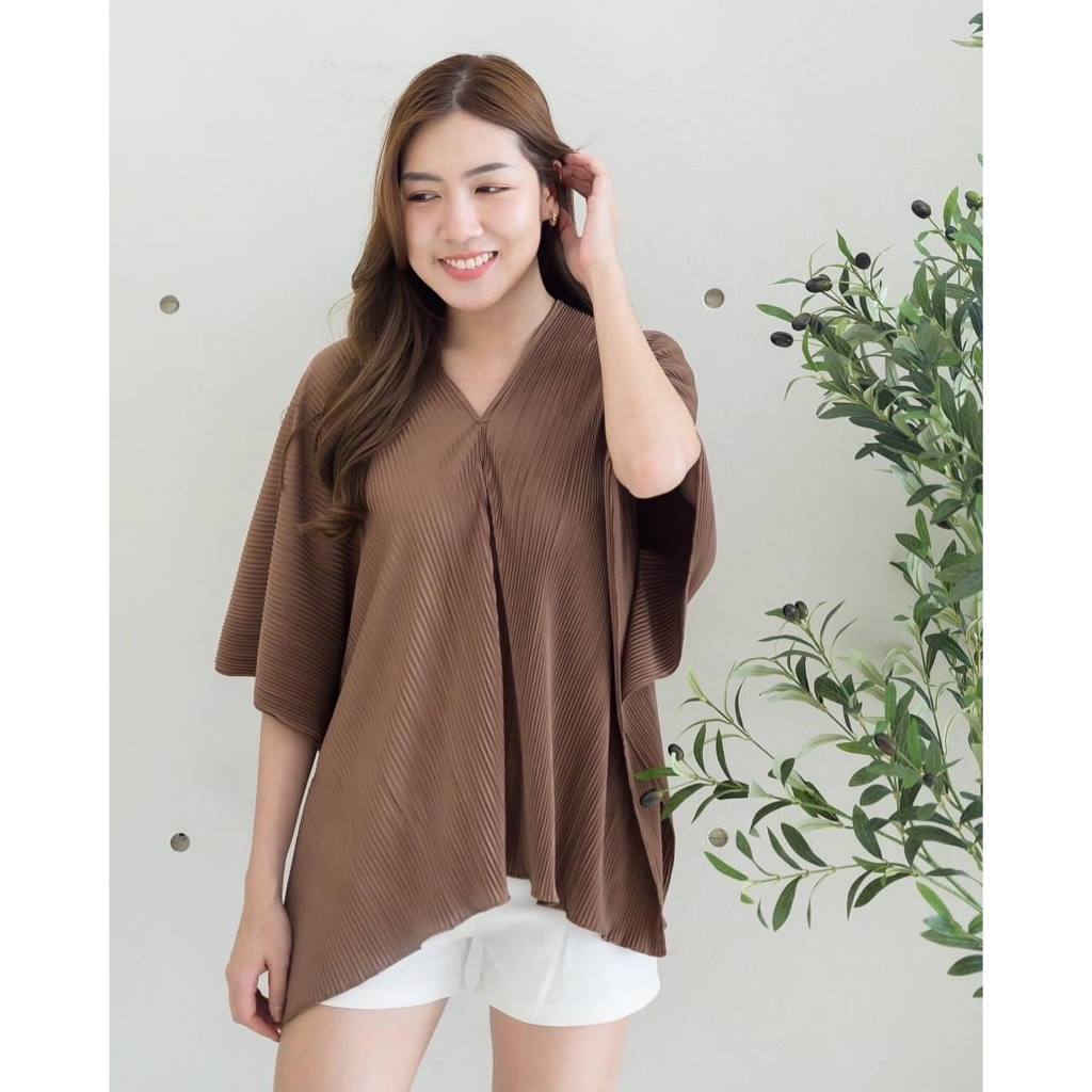 เสื้ออัดพลีทเนื้อนุ่มทรงปีกค้างคาวงานตัวใหญ่สวยใส่สบายงานป้าย (Kira) H121