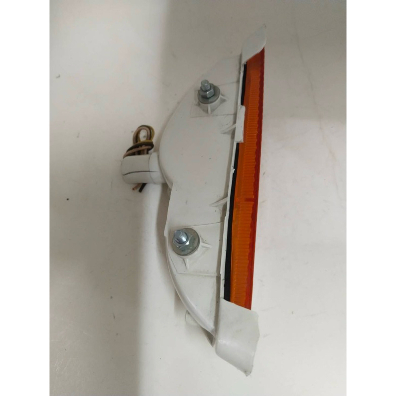 ไฟในกันชน  ไฟหรี่ในกันชน อีชุชุ เคบีดี  ISUZU KBD KB20 KB21.  ด้านขวา  1 ชิ้น  130  บาท