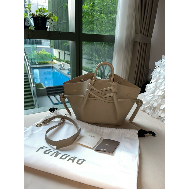 fundao bag กระเป๋าสี taupe สภาพดีมาก