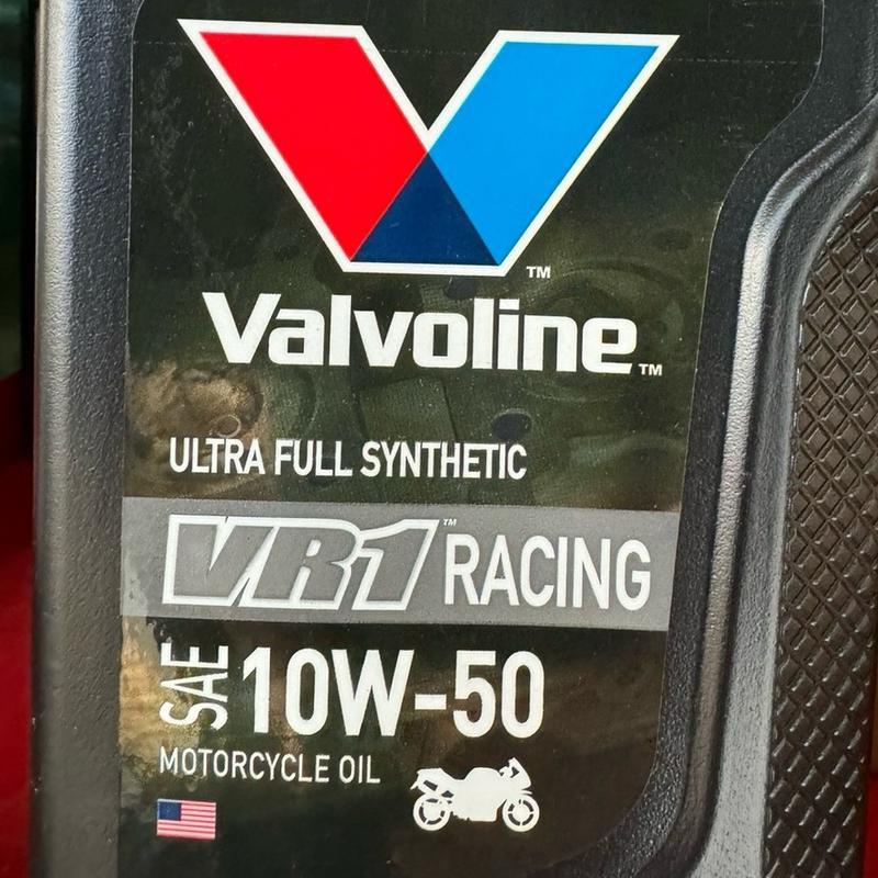 (1ขวด)น้ำมันมอเตอร์ไซค์ Valvoline VR1 Racing 10W50 วาโว ลีน วีอาร์วัน 10W50