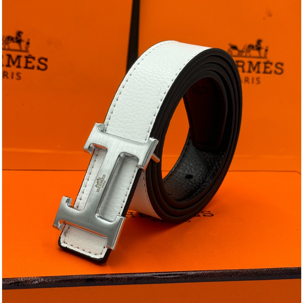 เข็มขัดของผู้หญิงมีหลายสีให้เลยสินค้าปลอมจัดส่งตรงจากประเทศไทย