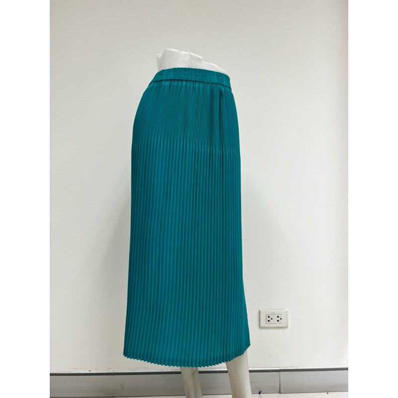 SP001 กระโปรงพลีทอัดกลีบยาว สีพื้น ผ้าทิ้งตัว  กลีบไม่คลาย