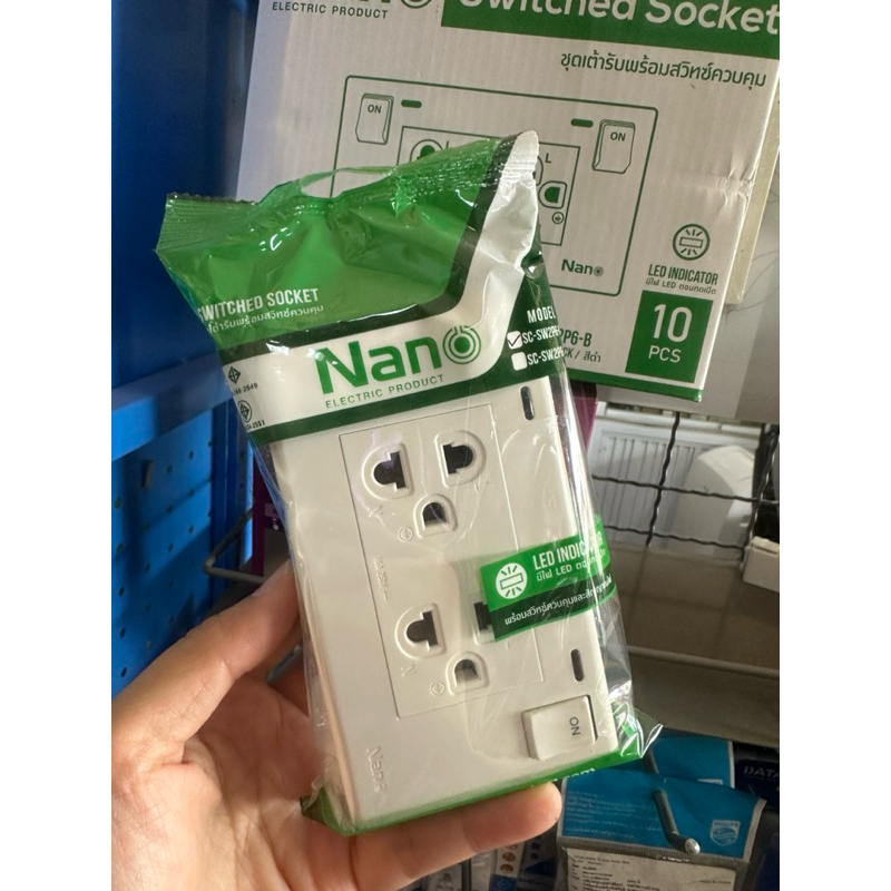 ชุดเต้ารับคู่มีกราวน์ พร้อมสวิทช์ควบคุมและสัญญานไฟ Nano