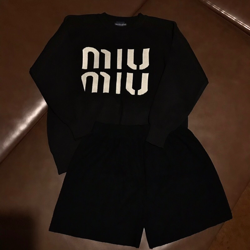 ชุดเซ็ท 2 ชิ้น miumiu งานป้าย NANNAPAT งานผ้าไหมพรม น่ารักๆ สภาพใหม่มาก