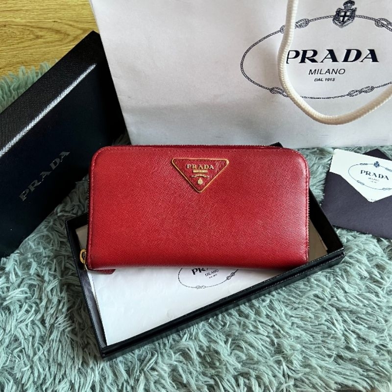 Prada Wallet ของแท้มือสอง