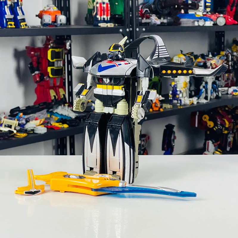 DX Time Shadow (หุ่นยนต์ไทม์ชาโดว์ ของเล่น จากซีรี่ย์ ขบวนการอนาคต ไทม์เรนเจอร์)